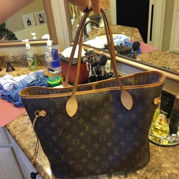 Louis Vuitton Handbags - Louis Vuitton Neverfull MM